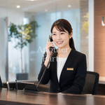 電話をする受付女性