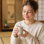 日本の文化に触れる女性